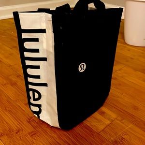 Lululemon bag in good condition and only one bag left